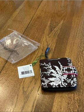 Woman’s Vera Bradley brown/white “Imperial Toile” fabric wallet. 4x4.5”. NWT!